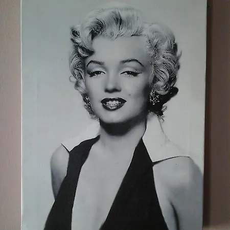 Marilyn Center Apartament *