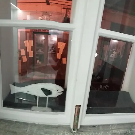 Marilyn Center * Beci