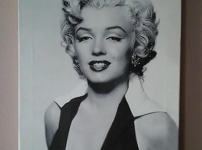 Marilyn Center Apartament *